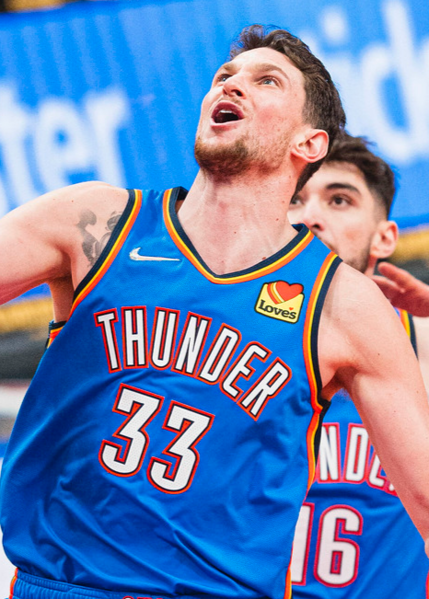 File:Mike Muscala with the Thunder in 2022.png