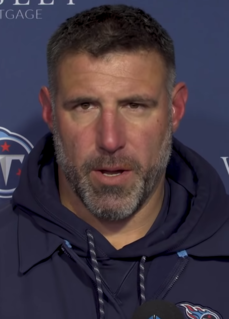<span class="mw-page-title-main">Mike Vrabel</span> American football player and coach (born 1975)
