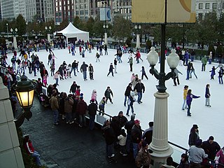 <span class="mw-page-title-main">McCormick Tribune Plaza & Ice Rink</span> Multi-purpose venue within Millennium Park in Chicago, Illinois