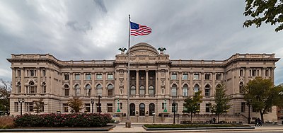 Milwaukee_Central_Public_Library_front_view_2012.jpg 1.876 MP