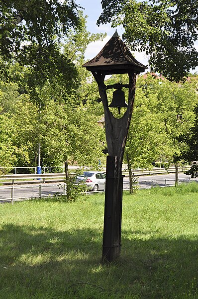 File:Mirošovice - small belfry.jpg