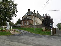 Montigny-sous-Marle monument-aux-morts et église 1.jpg