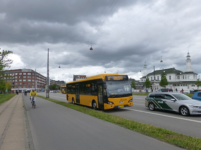 File:Movia bus line 12 on Gyldenløvesgade.JPG