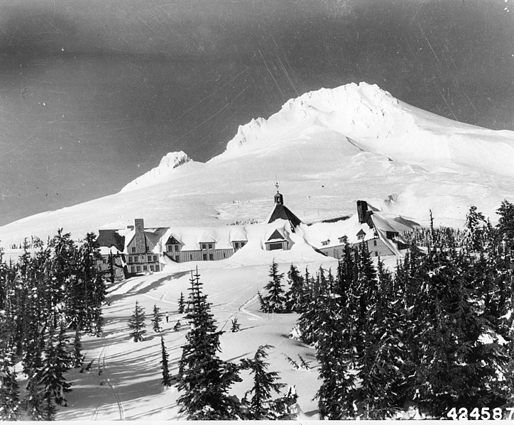 724px-Mt._Hood_and_Timberline_Lodge%2C_1943