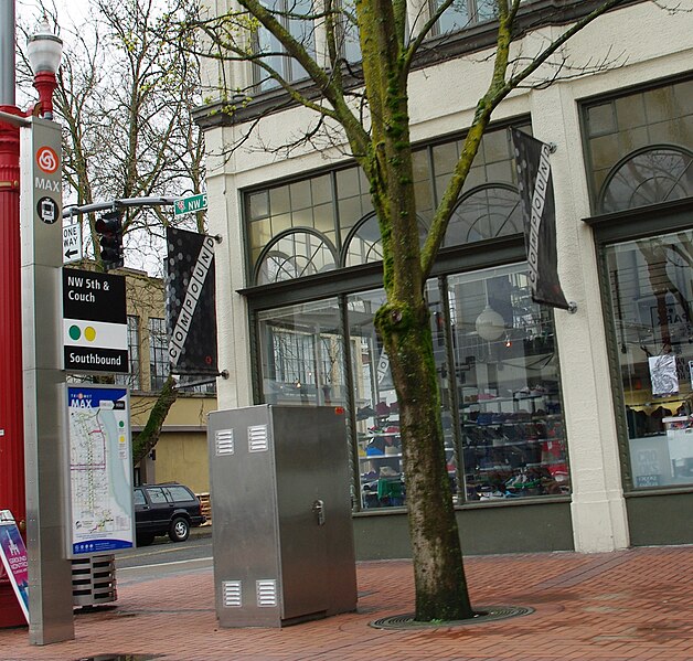 File:NW 5th & Couch SB MAX station - Portland, Oregon.JPG