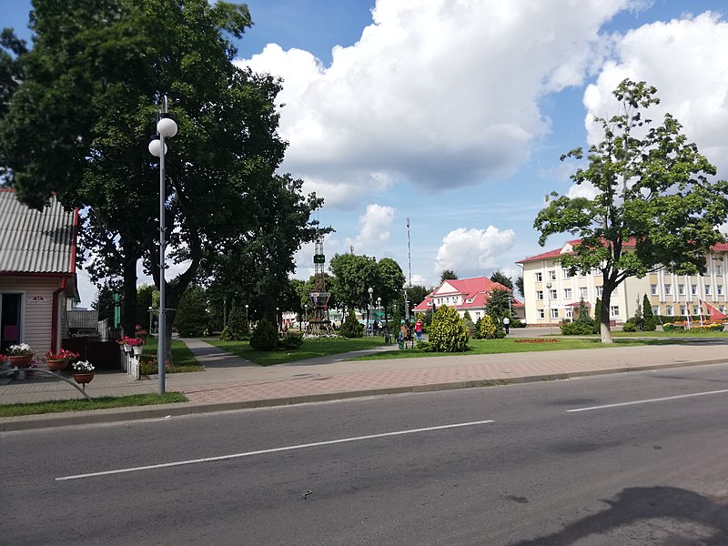 File:Near Lenina square in Stolin.jpg