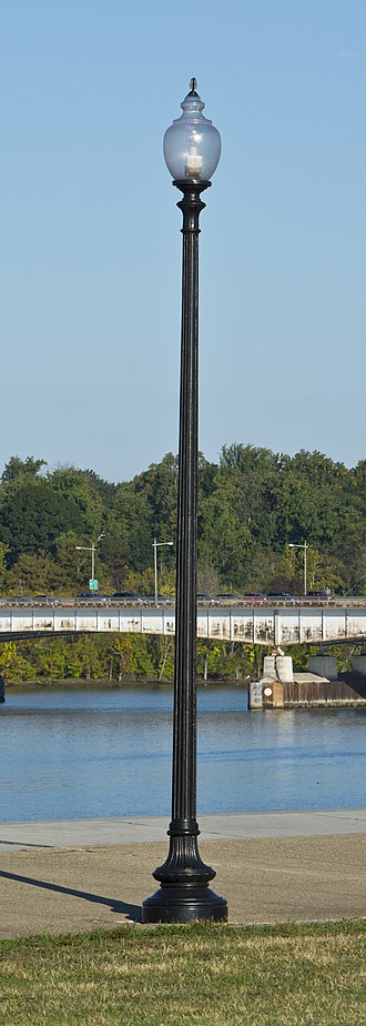 An example of the Number 13/Number 14/Number 16/Number 18 street light used in Washington D.C. No 13-14-16-18 Street Light - Washington DC - 2013.jpg