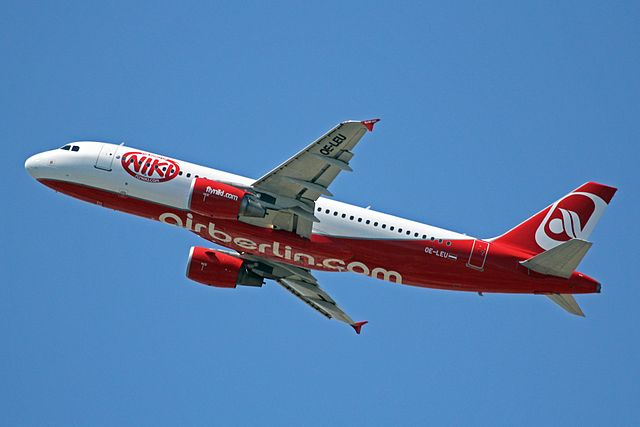 Niki Airbus A320-200 in the final livery used from 2012 until 2017