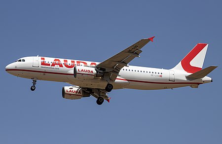 OE-LOQ Airbus A320-200 Laudamotion PMI 2019-07-02 (16a).jpg