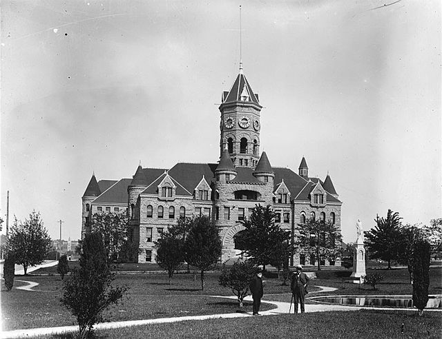 The Old Capitol Building in 1906