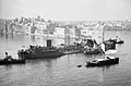 Těžce poškozený tanker Ohio připlouvá na Maltu během operace Pedestal