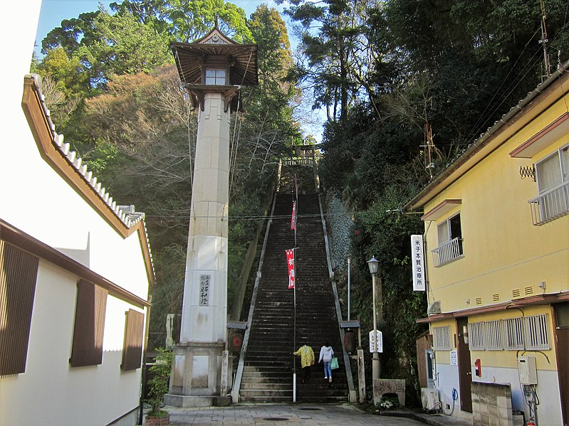 File:Ozu jinja Showato.jpg