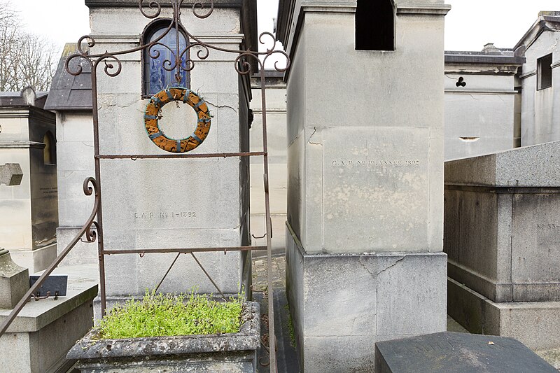 File:Père-Lachaise - Division 80 - Ragaigne 04.jpg