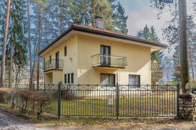 File:Pörtschach Pritschitz Werftenstraße 53 Villa NW-Ansicht 28022023 0816.jpg