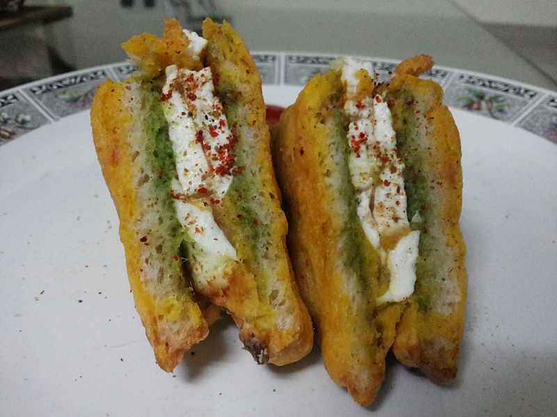 File:Paneer Bread Pakoda.jpg - Wikimedia Commons