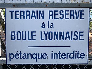 La boule lyonnaise nécessite des terrains spécifiques.