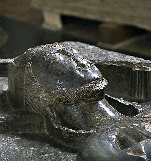 Head of the effigy on Roches' tomb in Winchester Cathedral