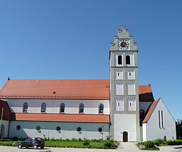 Kyrka i Neufahrn in Niederbayern.