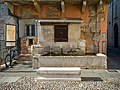La fontana posta in prossimità dei resti della basilica romana