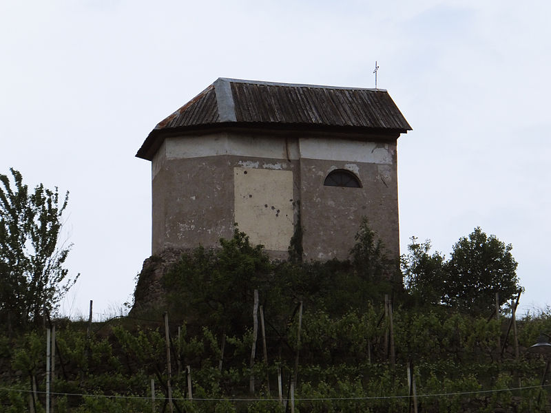 File:Piazzo di Segonzano - cappella di sant'Antonio, lato sud 2.jpg