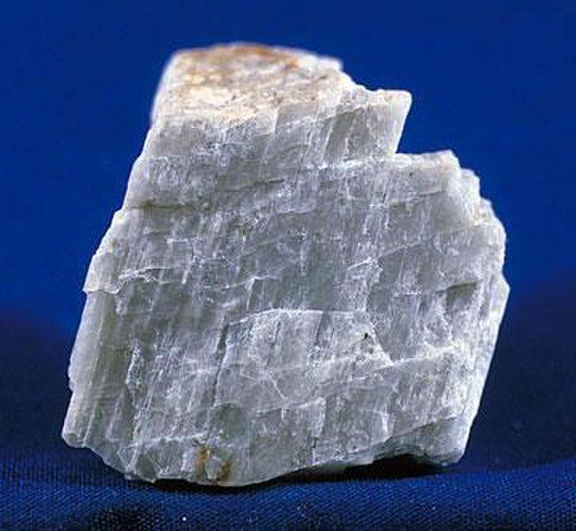 Plagioclase displaying cleavage. (unknown scale)