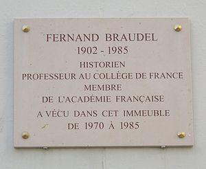Plaque Fernand Braudel, 59 rue Brillat-Savarin, Paris 13.jpg