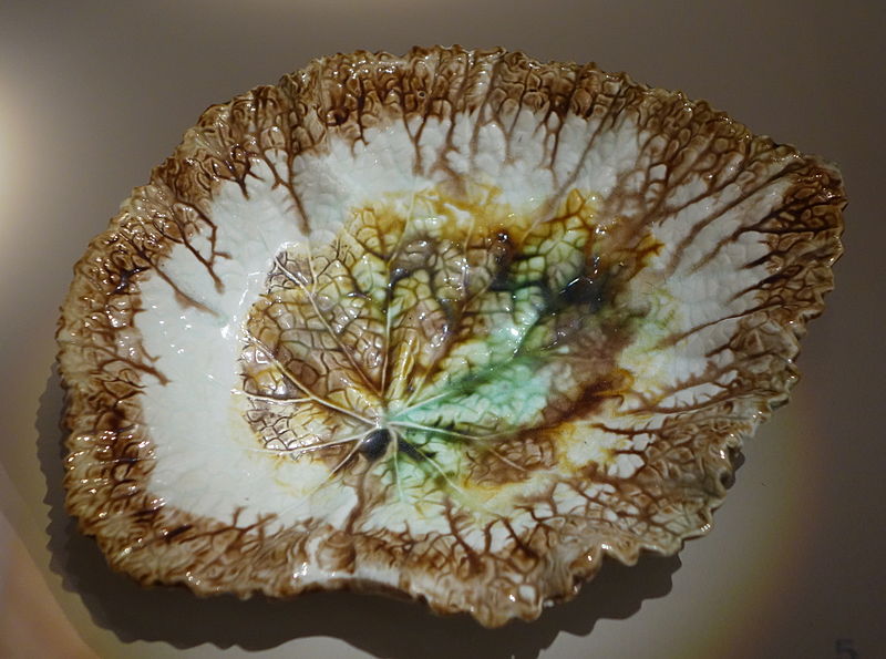 File:Plate, Staffordshire, 19th century, earthenware with tin glaze - Chazen Museum of Art - DSC02238.JPG