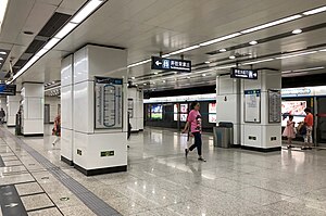 Bahnsteig der Shiliuzhuang Station (20180530113022) .jpg