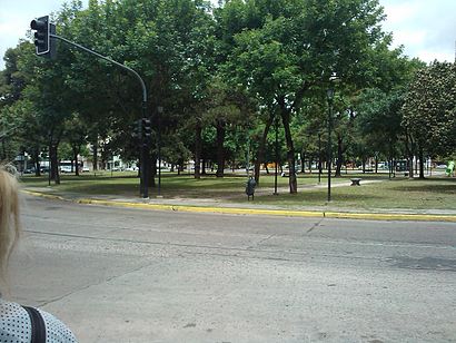 Cómo llegar a Plaza Azcuénaga en transporte público - Sobre el lugar