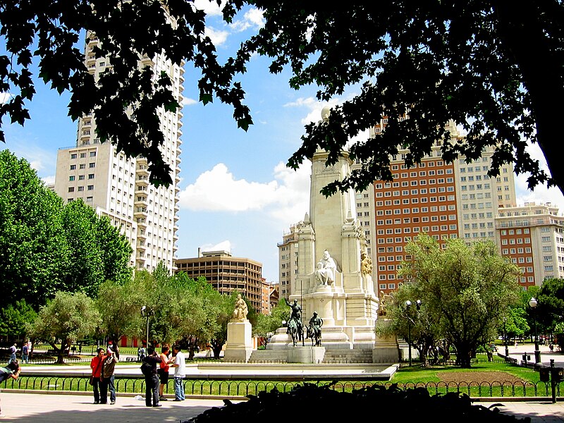 File:Plaza de España (Madrid) 04.jpg