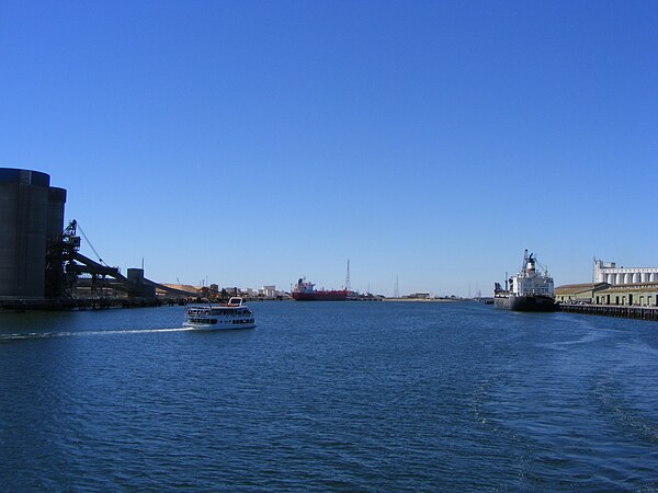 Pleasure cruise, merchant ships and industry on the river