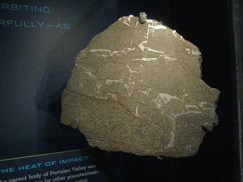 File:Portales Valley meteorite.jpg