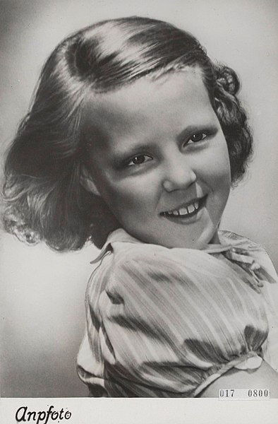 File:Portretfoto prinses Beatrix 1949.jpg