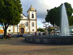 Praça dos Andradas com igreja.jpg