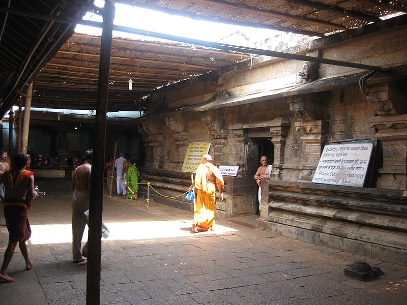 File:Pradakshinapath of Mahakaleshwar temple at Gokaran.jpg