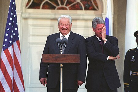 Fail:President Bill Clinton and President Boris Yeltsin of Russia during the Hyde Park meeting press conference (02).jpg