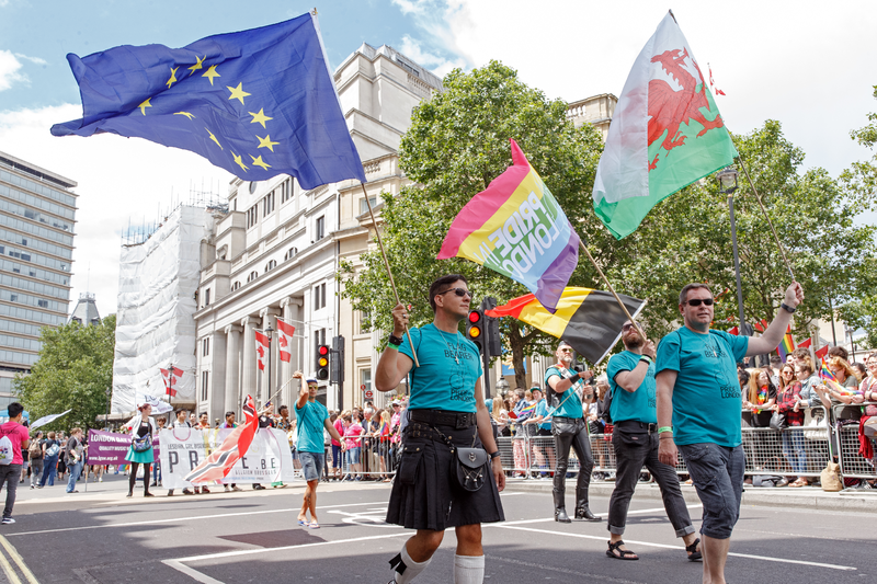 File:Pride in London 2016 - A man in a kilt with the European flag during the parade.png