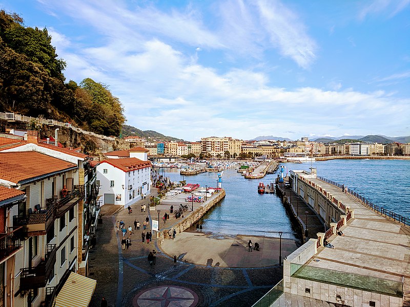 File:Puerto de Donostia-San Sebastián.jpg