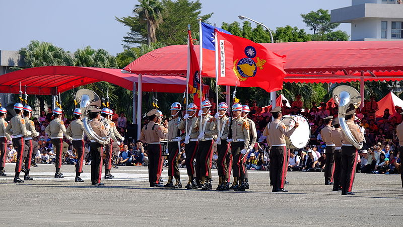 File:ROCMC Honor Guard Flag Carriers Marching through ROCMC Band 20141123.jpg