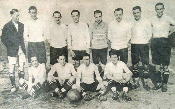 Santander Racing Club squad of 1922. Fred Pentland (first on the left) was the coach of the team this year.