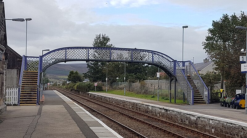 File:Railway Footbridge, Brora.jpg