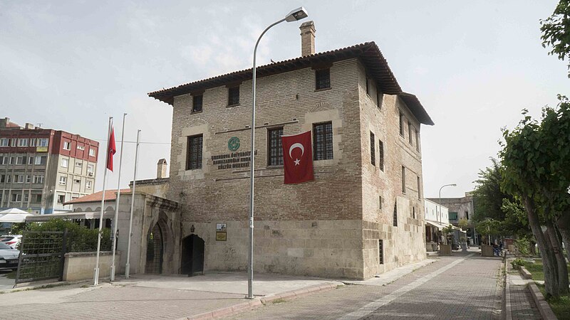 File:Ramazanoğlu Hall near Ulucami mosque in Adana (34243595072).jpg