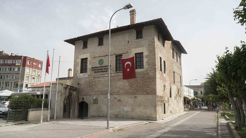 Файл:Ramazanoğlu Hall near Ulucami mosque in Adana (34243595072).jpg