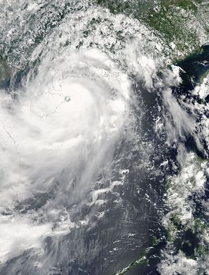 Taifuuni Rammasun lähellä Hainania