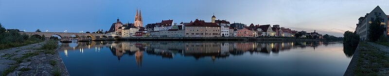 File:Regensburg Uferpanorama 08 2006.jpg