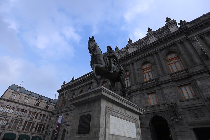 File:Restauración de la Estatua Ecuestre de Carlos IV -i---i- (35464954811).jpg