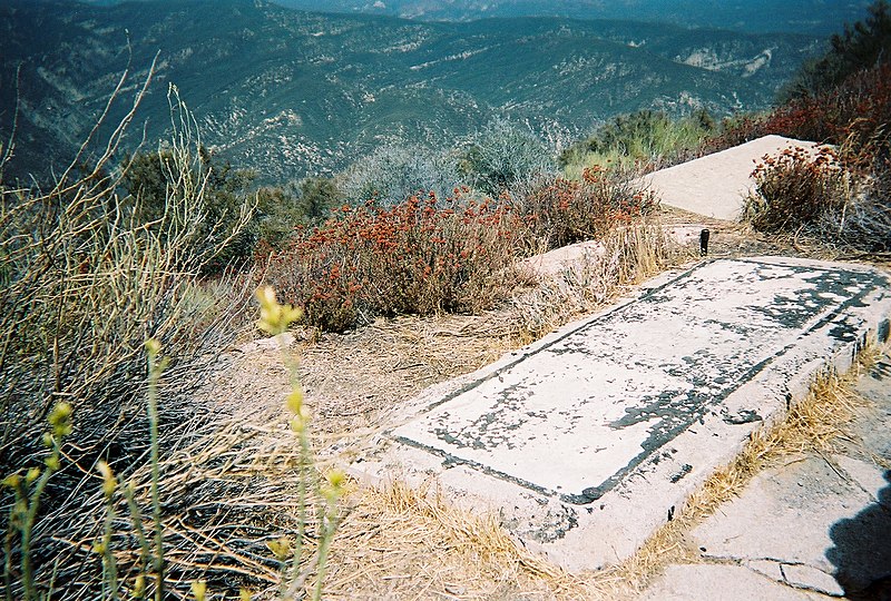 File:Ridge Route Reservoir Summit.jpg