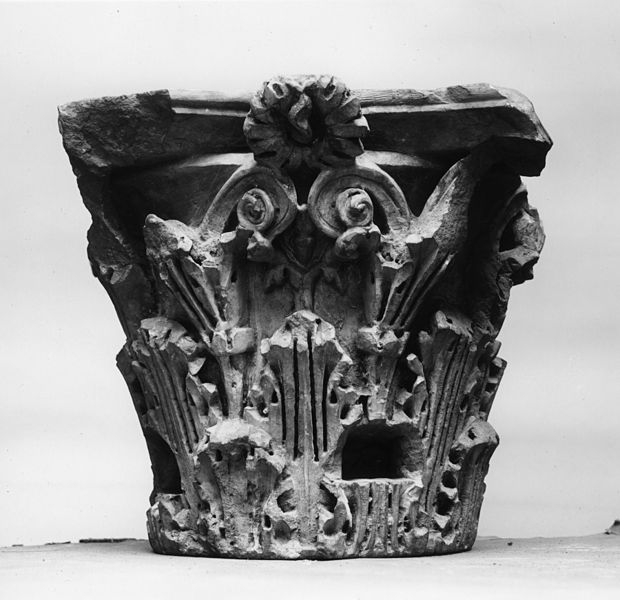 File:Roman - Corinthian Capital - Walters 23189 - View A.jpg