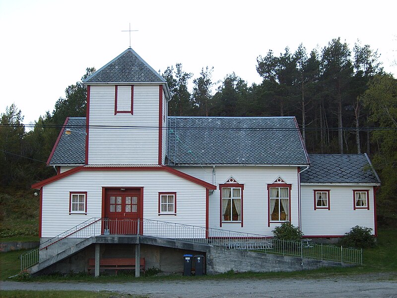 File:Sør-Tustna kapell fra LH.jpg