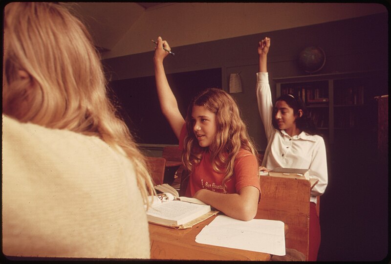 File:STUDENTS IN A CLASSROOM AT LEAKEY, TEXAS, NEAR SAN ANTONIO - NARA - 554838.jpg